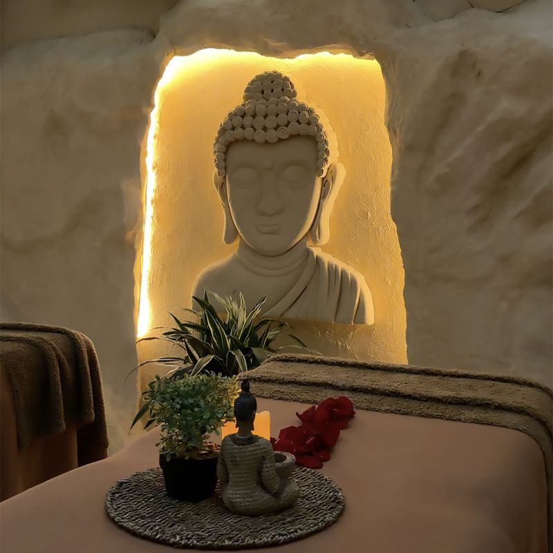 Cabina de masajes con relieve de buda iluminado